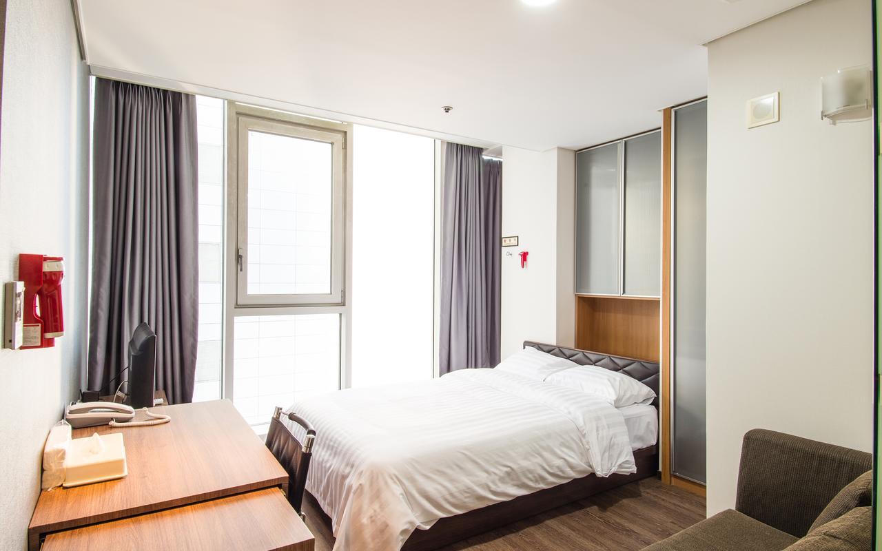 Hotel Arinus Shinchon Seoul Exterior photo