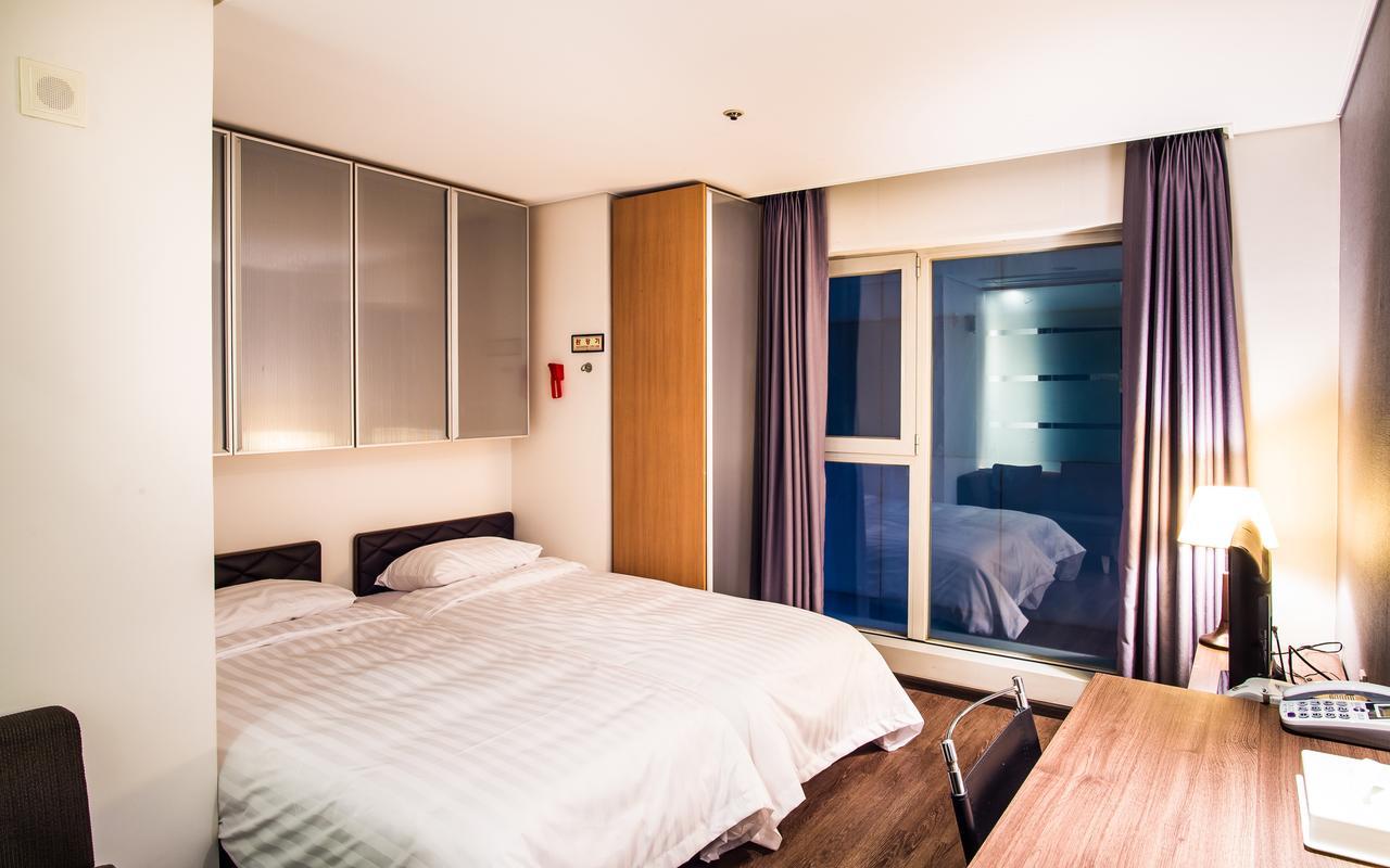 Hotel Arinus Shinchon Seoul Exterior photo